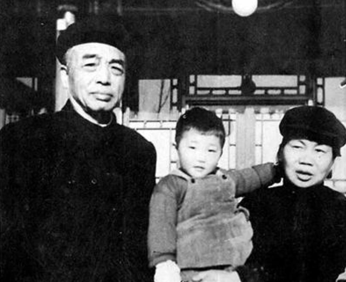 彭德怀和他的侄子侄女们，曾刻意降低彭启超军衔，为彭钢破例求人