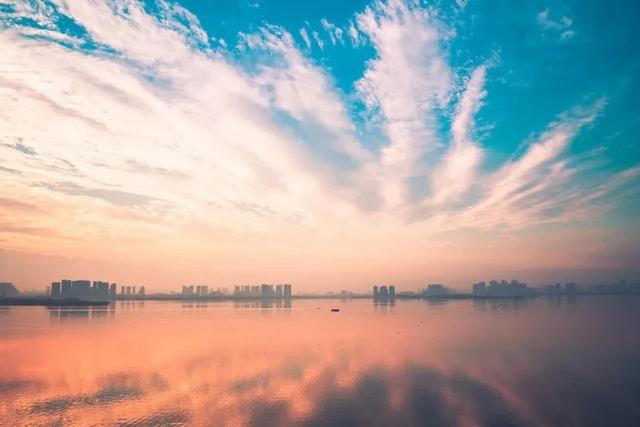 武昌理工学院究竟有多美？一组图告诉你什么才是湖景校园