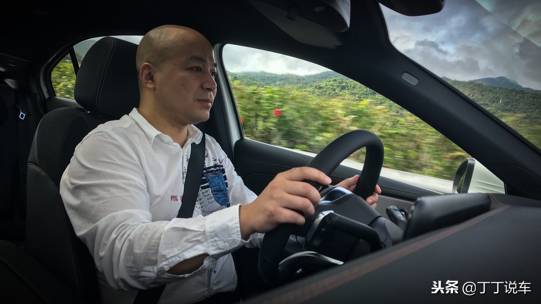 凭什么越级挑战3系/A4？试驾奔驰A200L三厢版