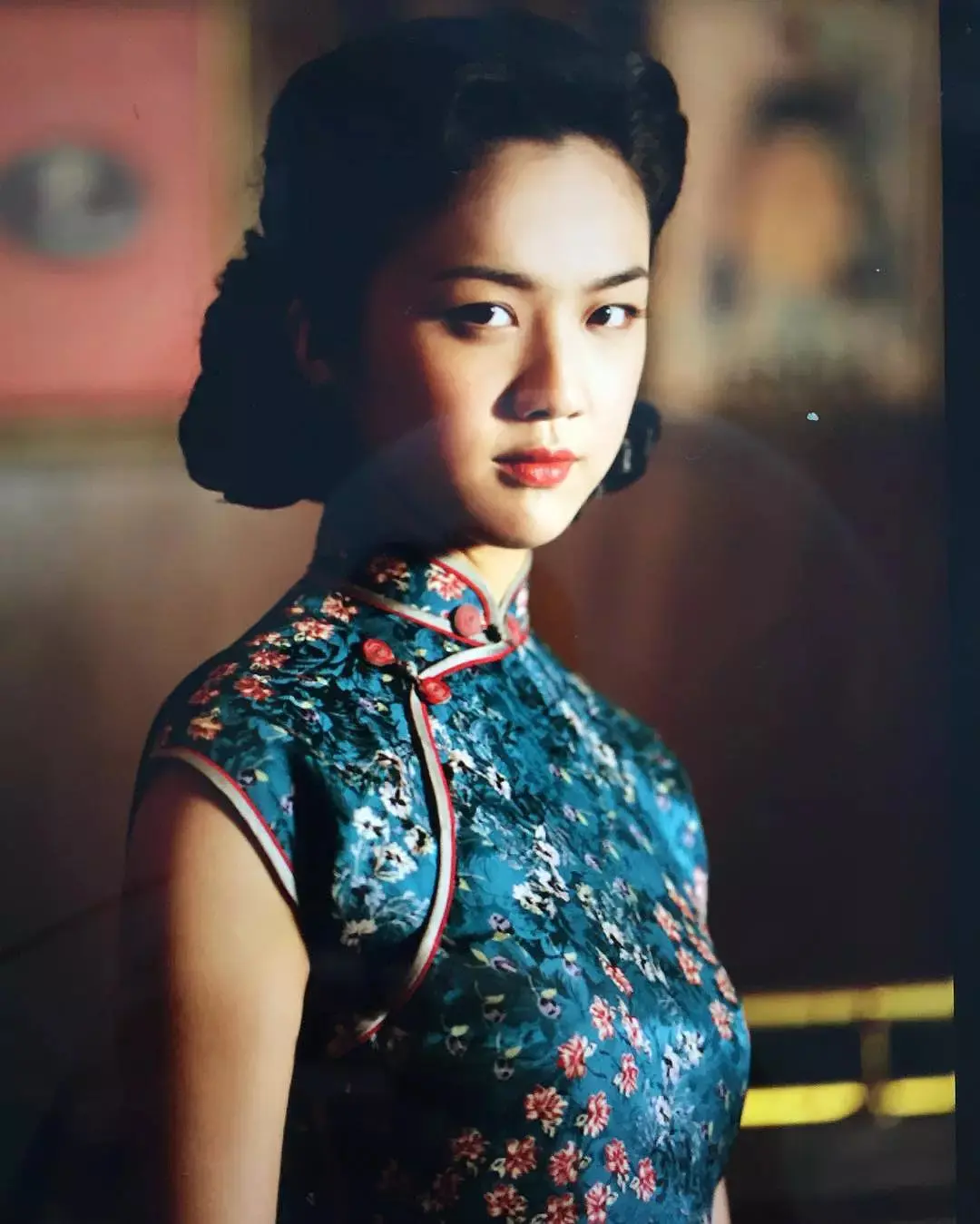 旗袍别瞎穿，太干瘪没韵味，太丰腴不遮肉，能驾驭的都是气质女神