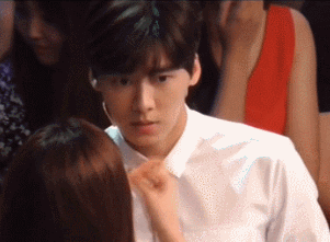 帅哥的嘴，金银花露兑白水，但看李易峰的嘴巴后，就不再这样想了