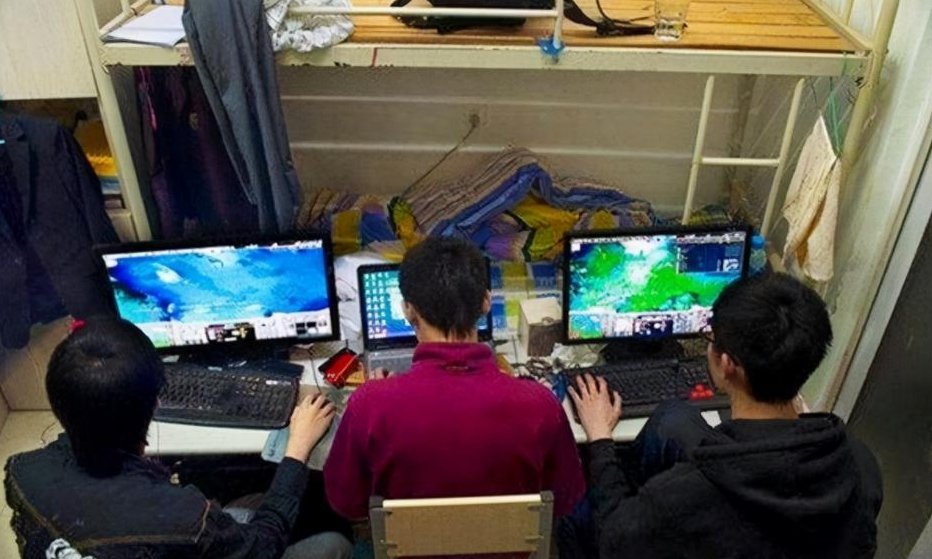 学生上大学，8千生活费不足一月已用光，生活费标准多少够用