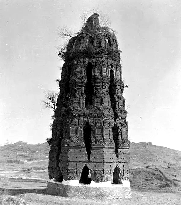 1924年，倒塌的雷峰塔飞出了漫天的纸片，后来卖了2875万