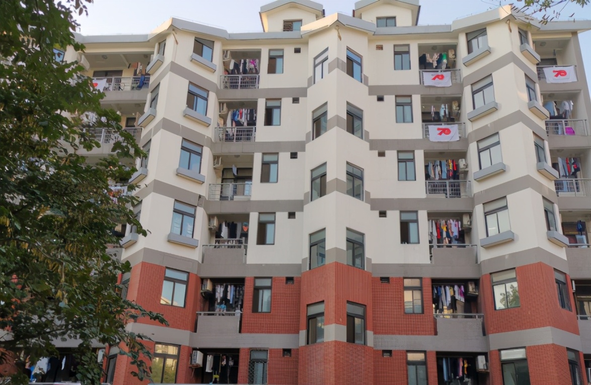 大学宿舍被分为“五个等级”，三等颇受喜爱，一等高端却屡遭吐槽