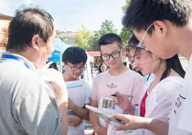 2021年高考“捡漏王”诞生，437分被南京大学录取，堪称锦鲤附体