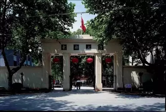 不是！我们不是野鸡大学