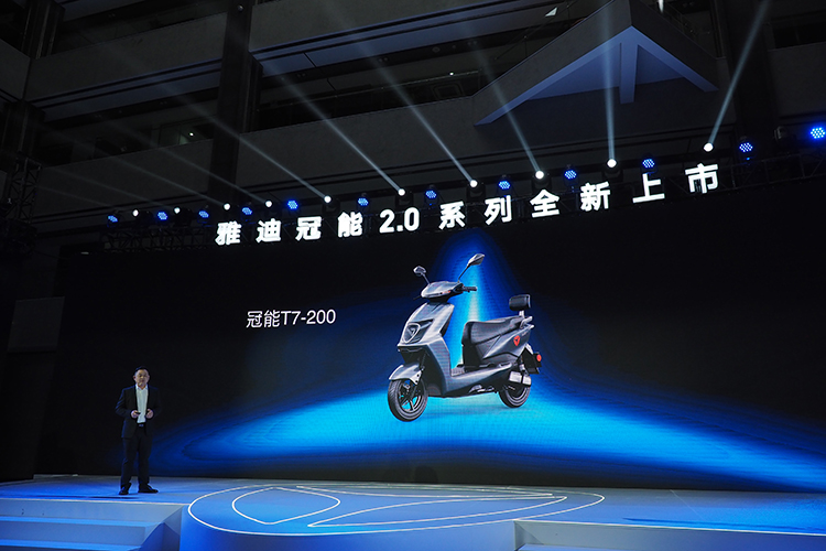 雅迪推出两款新车：2.0T7和2.0 E8，续航200公里，冬天也能跑长途