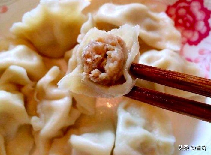 调制纯肉饺馅，先打水还是先调味？这道先秦传下的美食别再搞反了