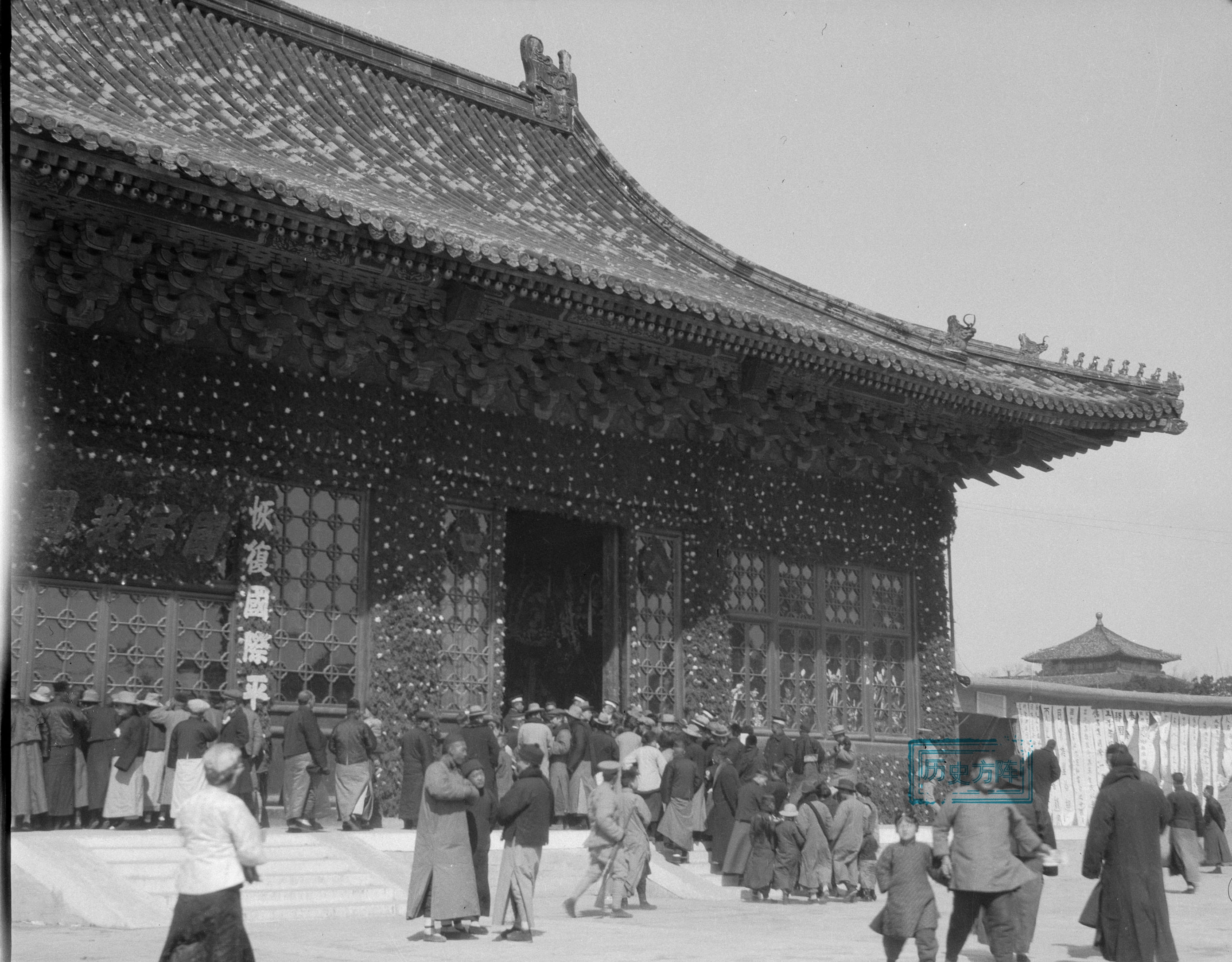 清末民初的社会真实影像，大户千金小姐也逃不开“缠足”的命运