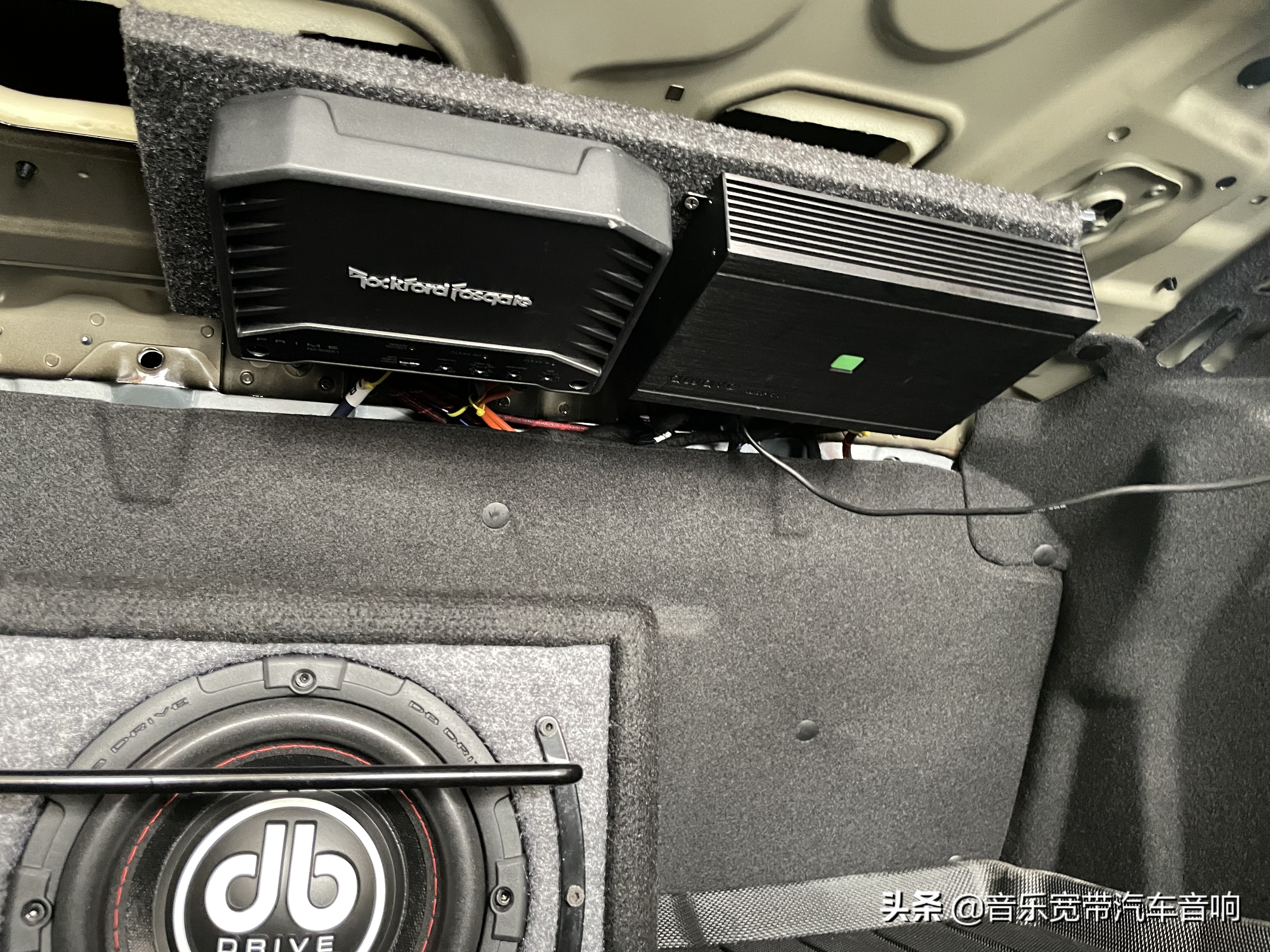 新款奥迪A6改装日本PHASS妃仕三分频 享受羊毛盘喇叭纯净的声音