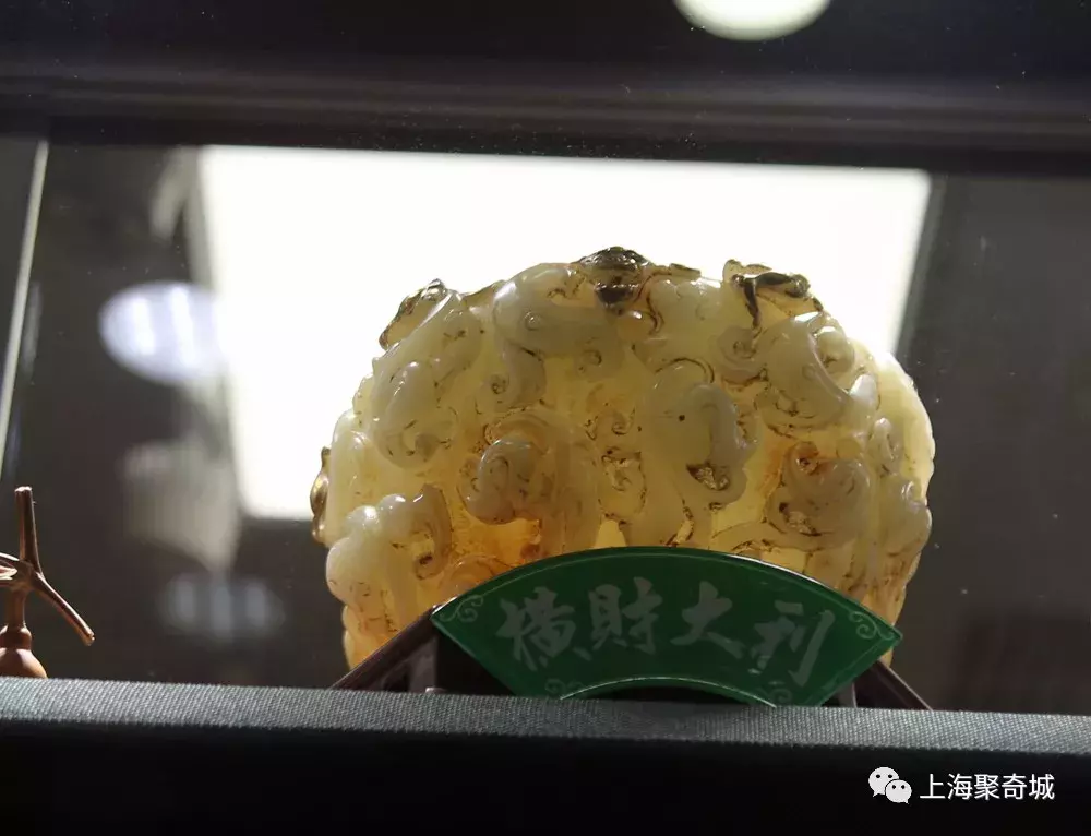 聚宝城里“志国哥”潇洒穿越“闲玩堂” 安排:中华商务新闻 聚宝城里“志国哥”潇洒穿越“闲玩堂” 安排:中华商务新闻