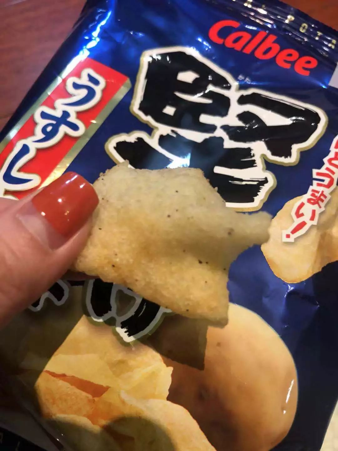 以身试吃13款薯片，我终于找出了薯片界的“扛把子”
