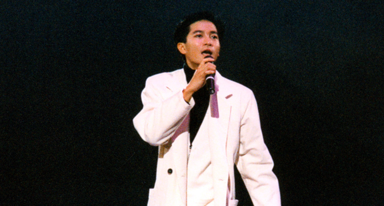 1993年,陈百强的葬礼上,何超琼扶灵被拒:他人妻子的身份不吉利