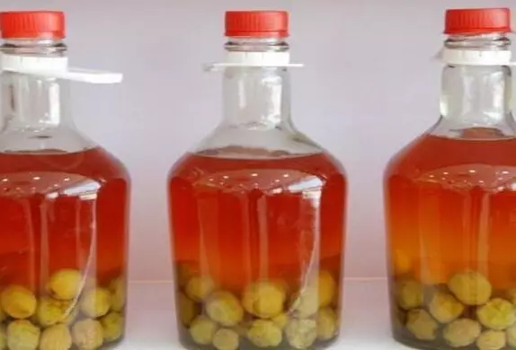 李子泡酒的功效(李子泡酒的制作方法) 李子泡酒的功效(李子泡酒的制作方法)