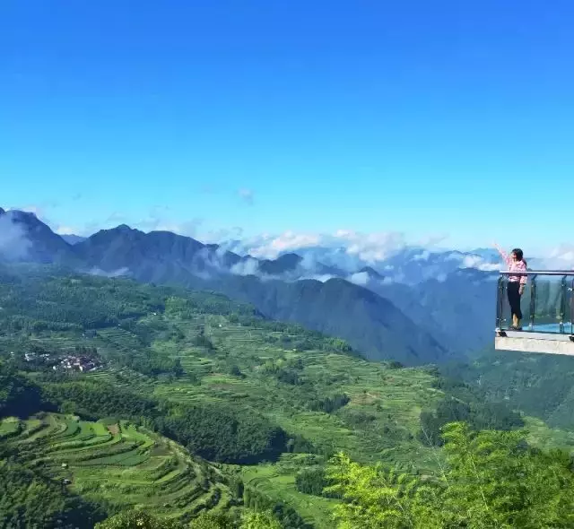 江南最后的秘境,云雾缭绕古寨梯田,美成仙境,成都出发动车直达