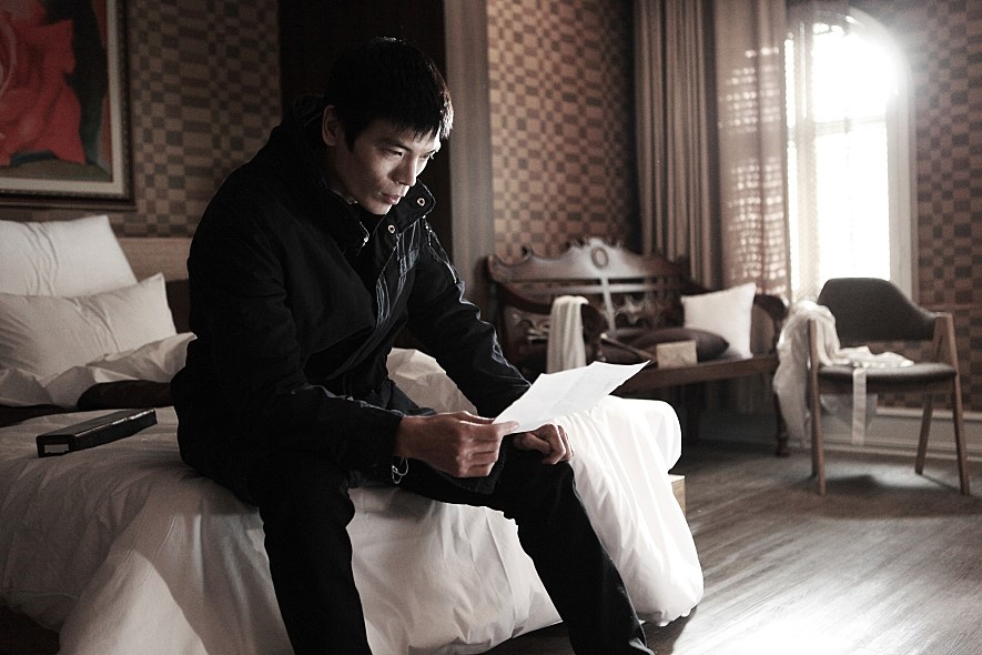 大金收到一封信,信里是举报人的资料,他这才知道是大郑举报了自己,也