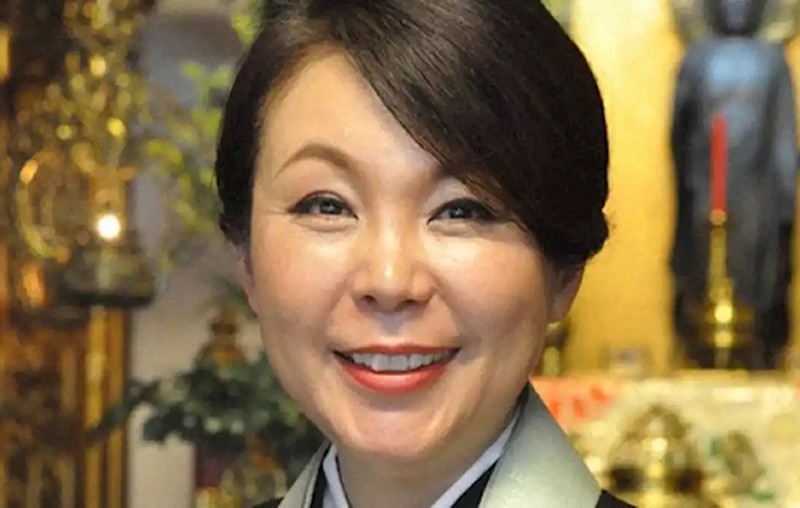 日本寺庙女住持：被迫相亲35次，逃往美国生活9年，归来已成僧侣