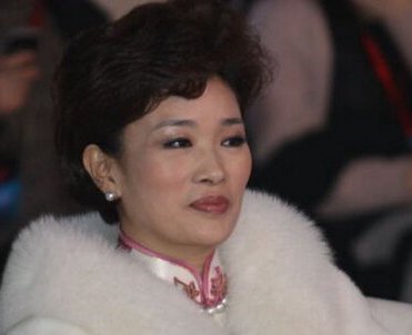 前夫因贪污入狱,2婚嫁给3婚周立波,52岁浙江富豪胡洁不简单