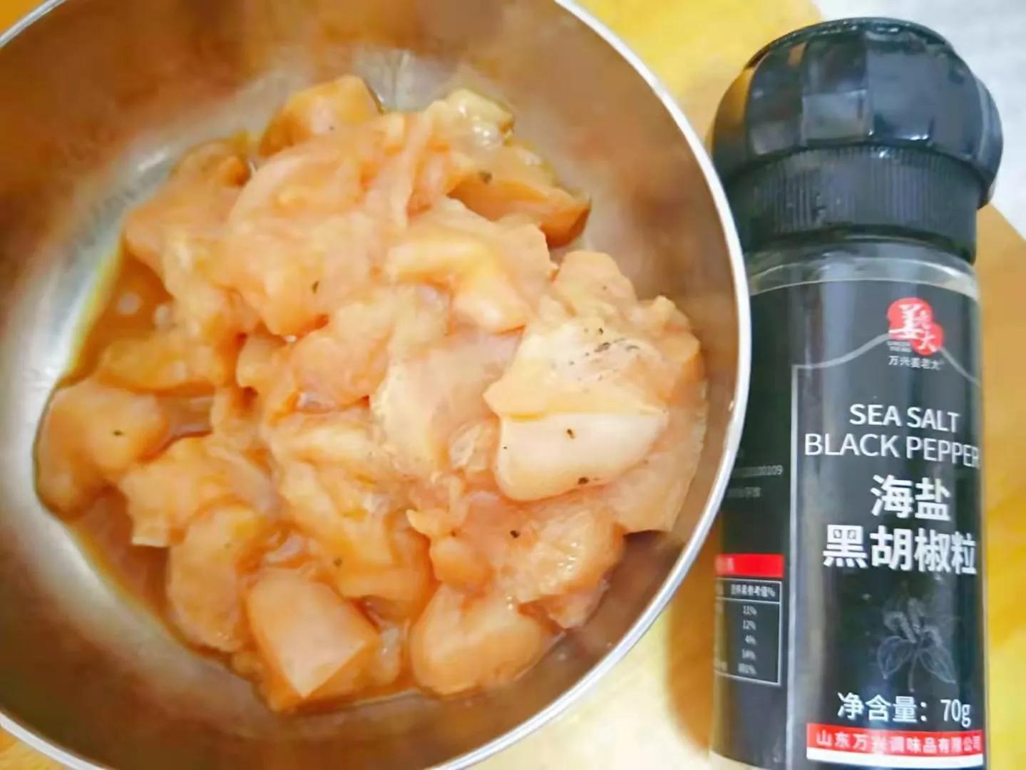 两个土豆加一块鸡胸肉(两个土豆加一块鸡胸肉多少克)