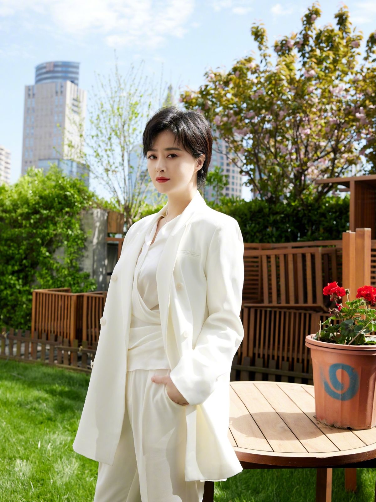 欢乐颂2蒋欣发型图片(蒋欣长发短发判若两人) - 赤虎壹号