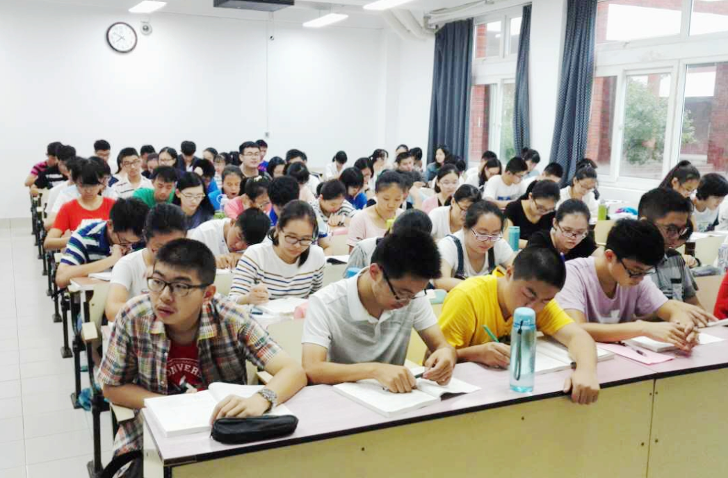 民办本科学费超两万，公办专科只要四千，两者之间有哪些区别？