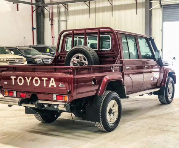 硬派越野神器——丰田lc79 柴油v8皮卡 三把差速锁 实拍解析