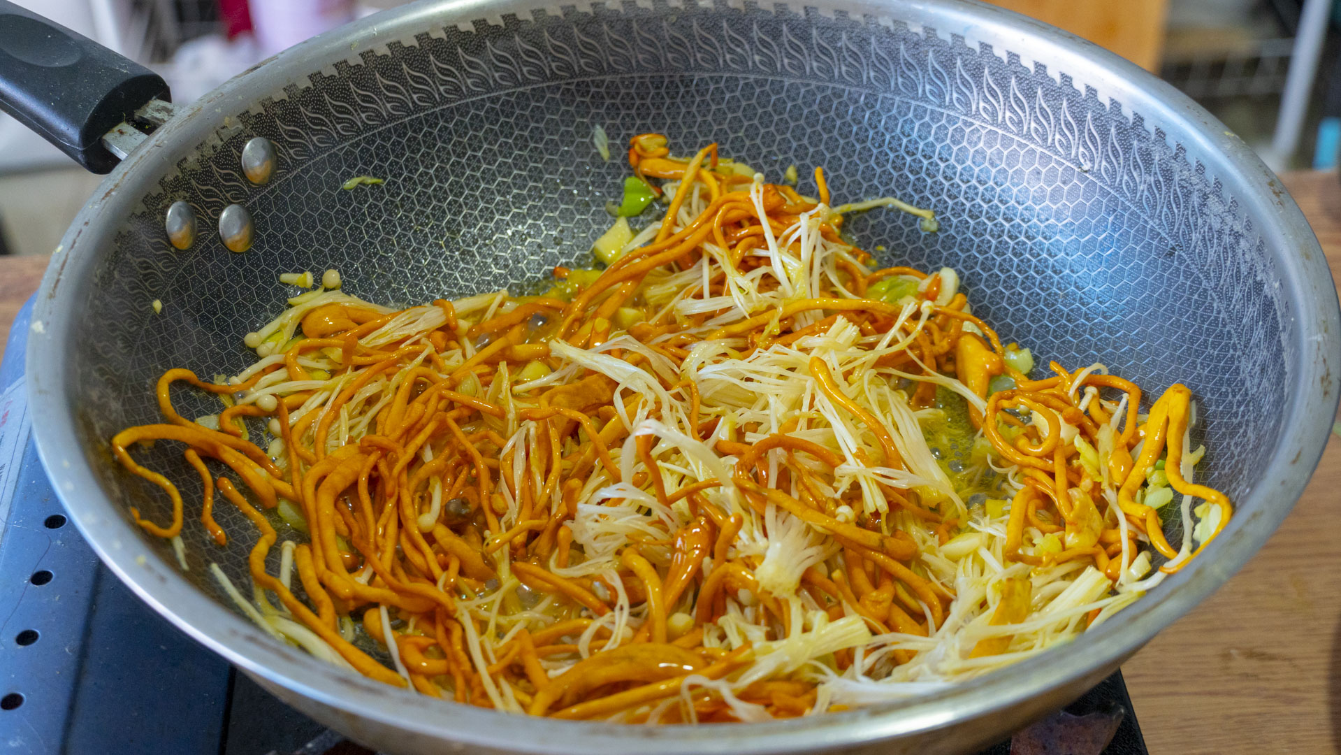 天冷了，这道汤多给家人喝，汤鲜肉嫩，做法简单，顺应时节好过秋