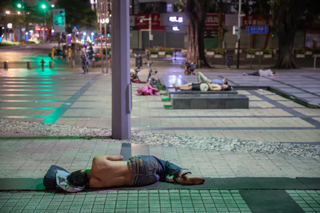 穿女装的“三和大神”