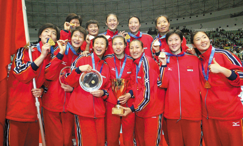 2003女排世界杯(深度｜2003年世界杯，中国女排靠什么登上世界之巅？)