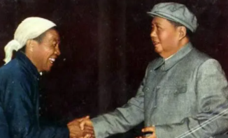 1964年，伟人71岁生日，宴请4位特殊客人，伟人：尾巴翘高了