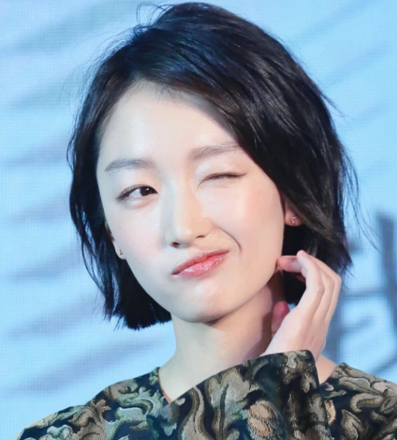 女孩高考数学拿满分，正脸神似周冬雨，评论区留言“阴阳怪气”