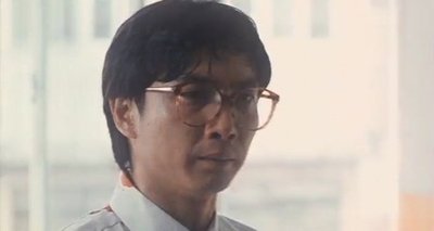 在这部1988年的老电影中，袁洁莹演女学生，林正英演警察