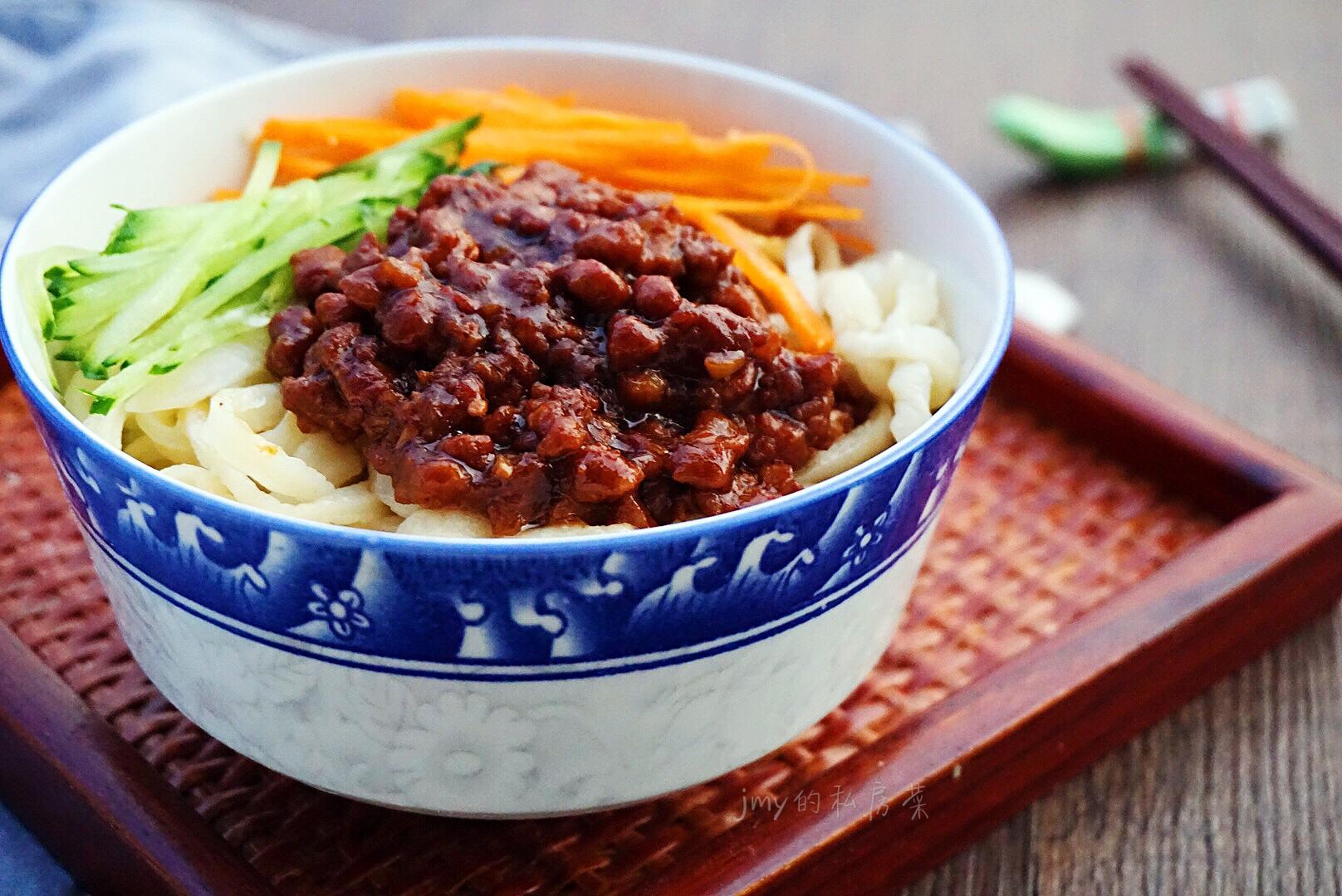 正宗炸酱面做法(七步做出酱香十足不油腻)