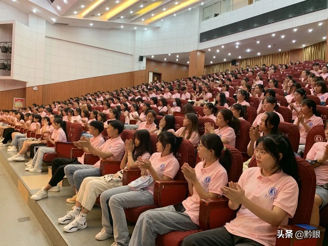 心交流新起点—贵州师范学院美术与设计学院举行2021级新生见面会