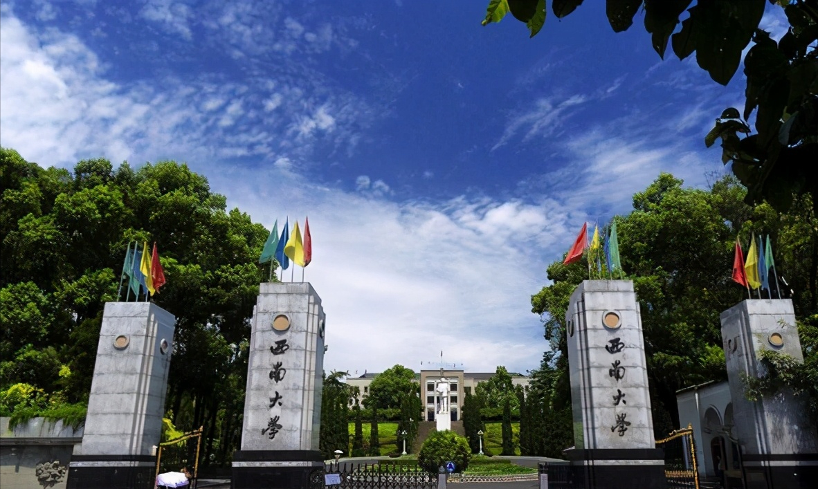 师范类高校分档排名：第一档仅有两所，南京师范大学位于第三档