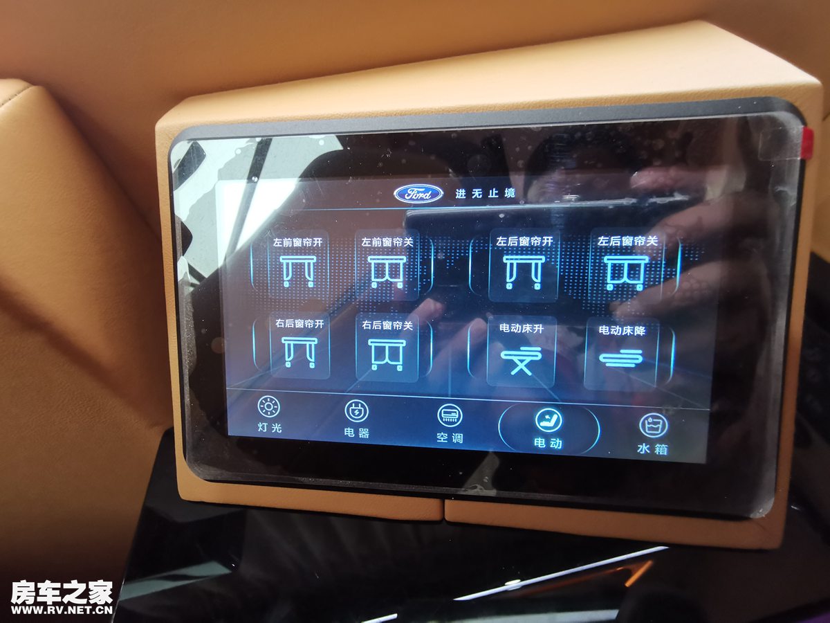 江铃福特逸途商旅车，一款可以睡觉的商务车