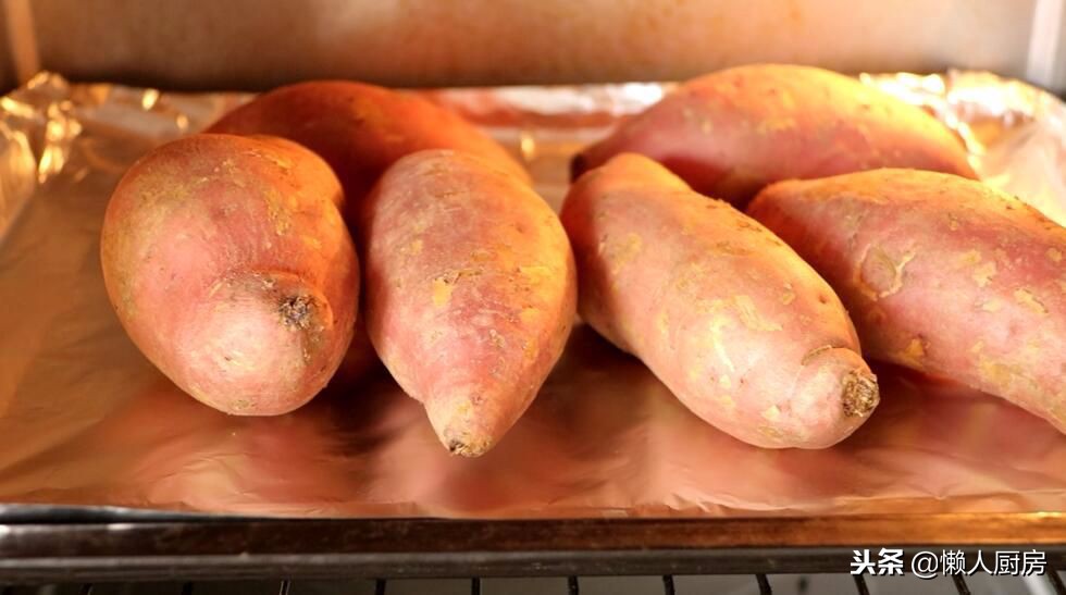 爱吃烤红薯的快收藏，这是烤箱版烤红薯的做法，香甜流糖汁