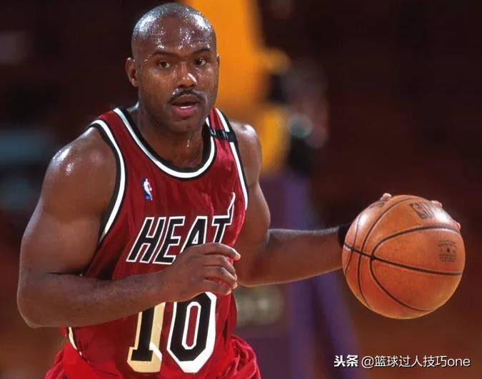 为什么nba所有球衣都有白色(美球迷评NBA历史30大最美球衣：湖人3件上榜，乔丹公牛球衣最经典)