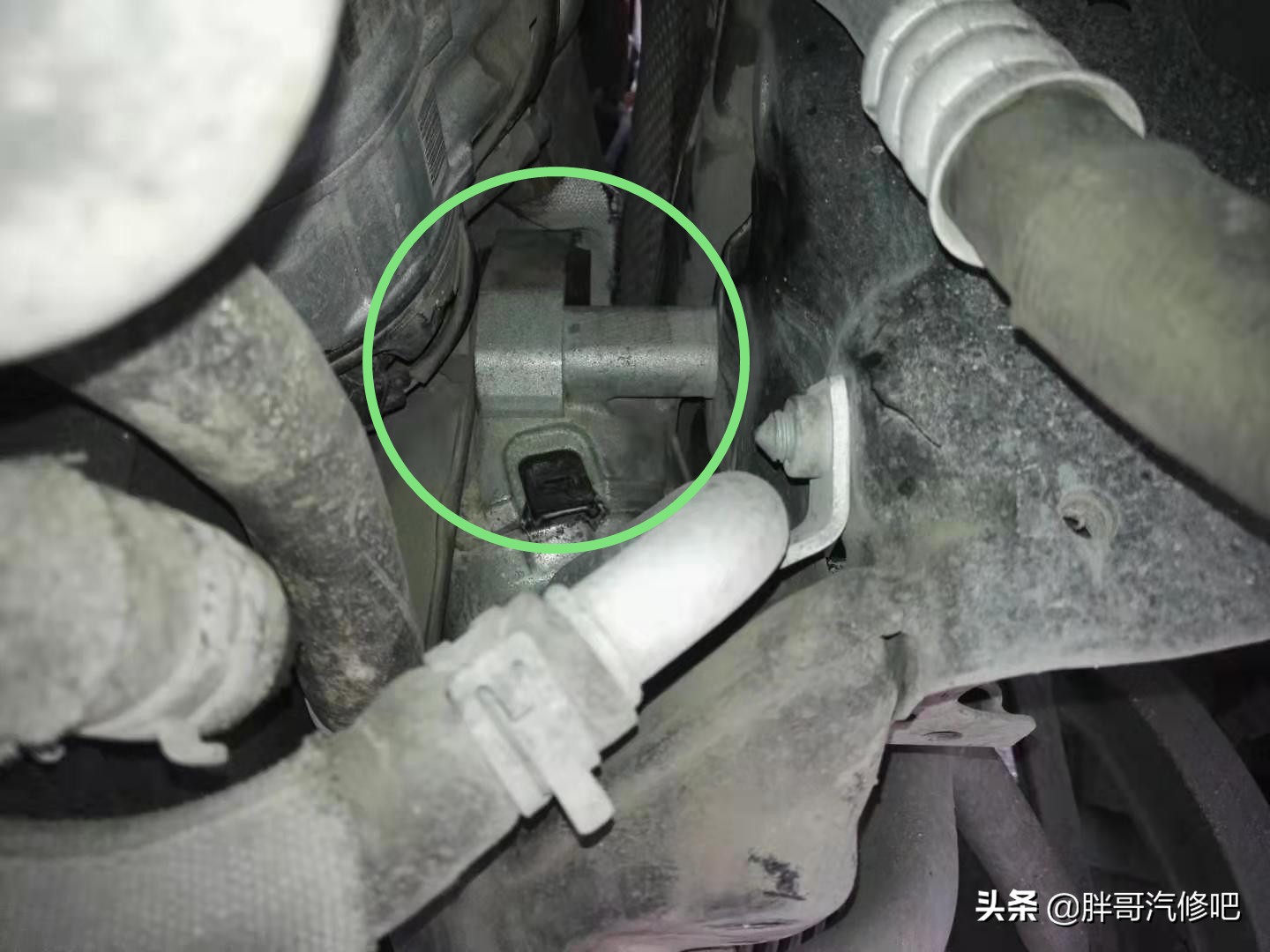 奥迪A6L底盘车身共振 高速噪音大，更换发动机脚胶完美解决