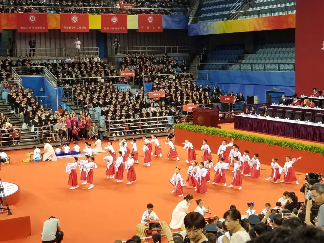 上任后首次，北大校长郝平为毕业生带来“最后一课”