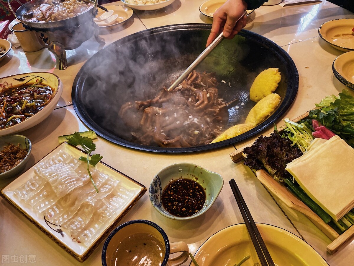 让我十分想吃东北特色的乡村铁锅炖大鹅老东北美食铁锅炖大鹅