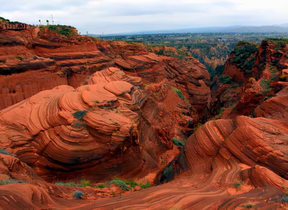 陕西旅游：走进榆林靖边地区波浪谷（图）