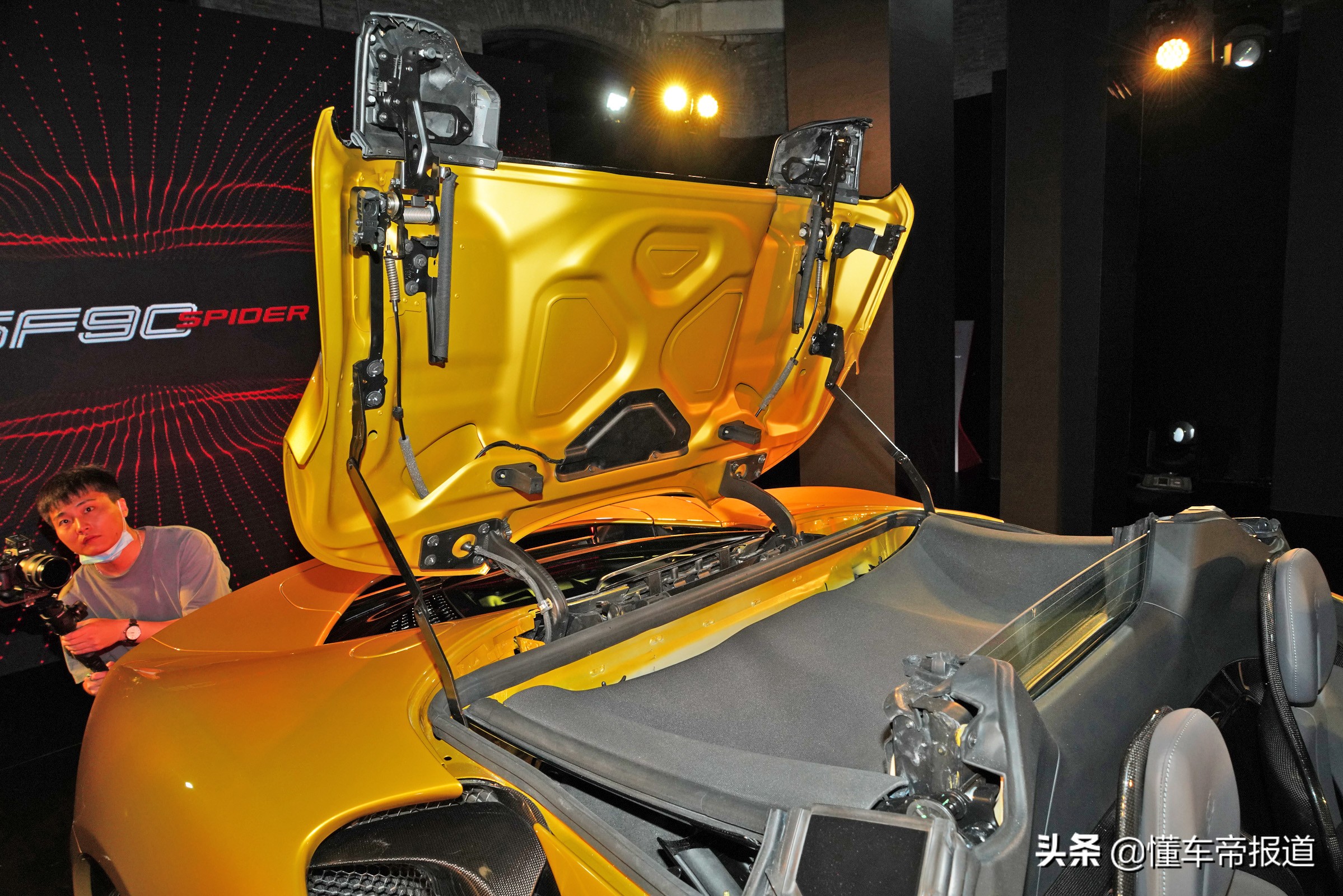 上市｜售499.8万元起，实拍法拉利SF90 Spider