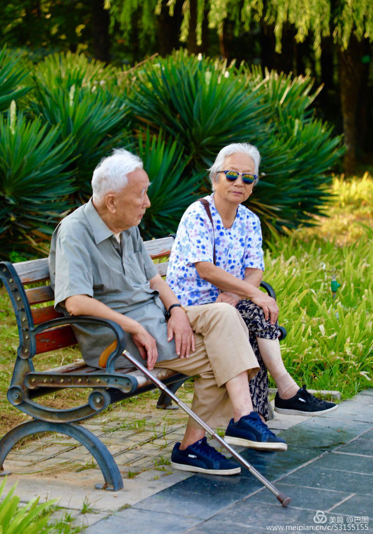 10月7日重阳节，十几首诗词100幅照片，致敬天下老年人