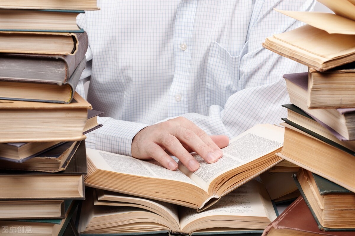 14岁辍学，看着工友因矿难丧命，他选择靠读书改变命运，逆袭教授