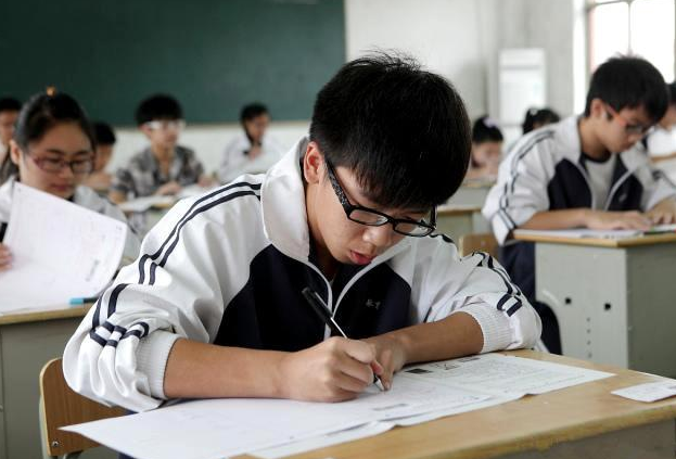 因不了解“大小年”规则，高考550分考生滑档，原来报考还看这个