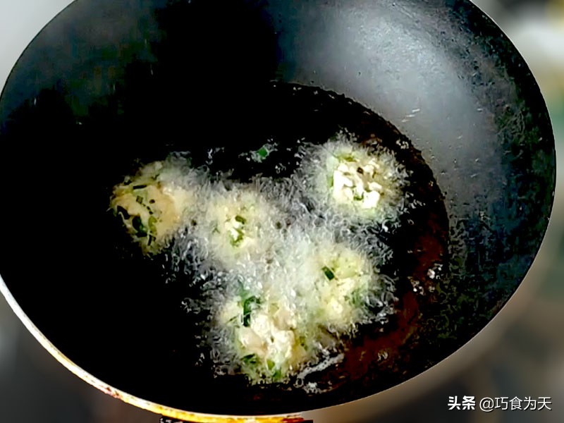 剩饺子馅怎么做好吃又简单（多加2步做成丸子酥脆又好吃）
