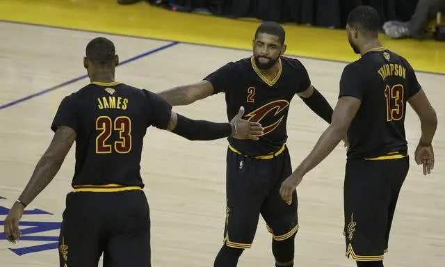 NBA2016总决赛第七场(16年总决赛抢七，格林是勇士发挥最好的那个人？球迷：真准)