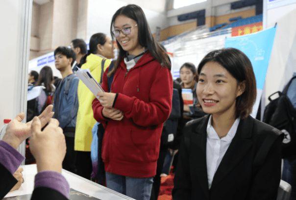 各院校留学率排行榜出炉！上外近1/3毕业生出国深造，远超清北