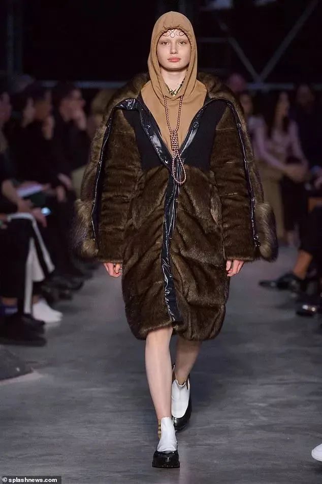 Burberry推出“三头衬衫”，奢侈品大牌都这么辣眼睛了？